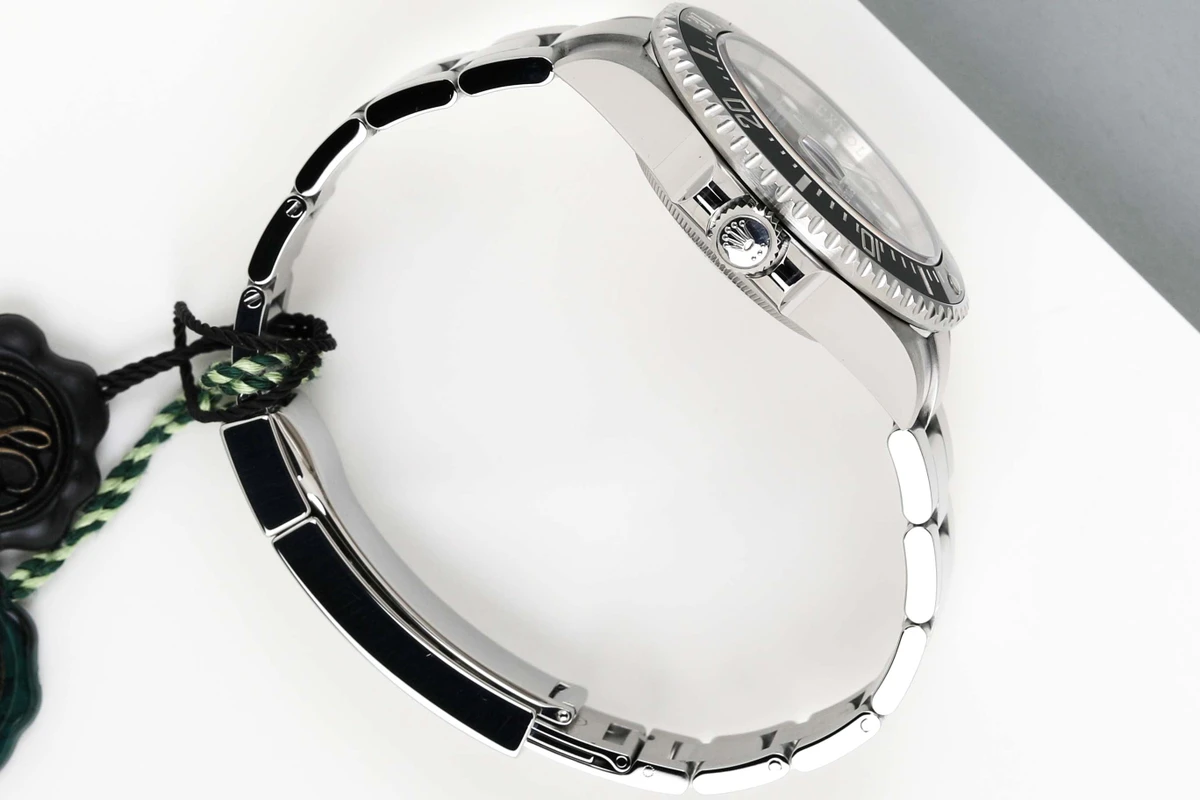 Rolex Sea-Dweller 4000 126600-4802062 - Image 3